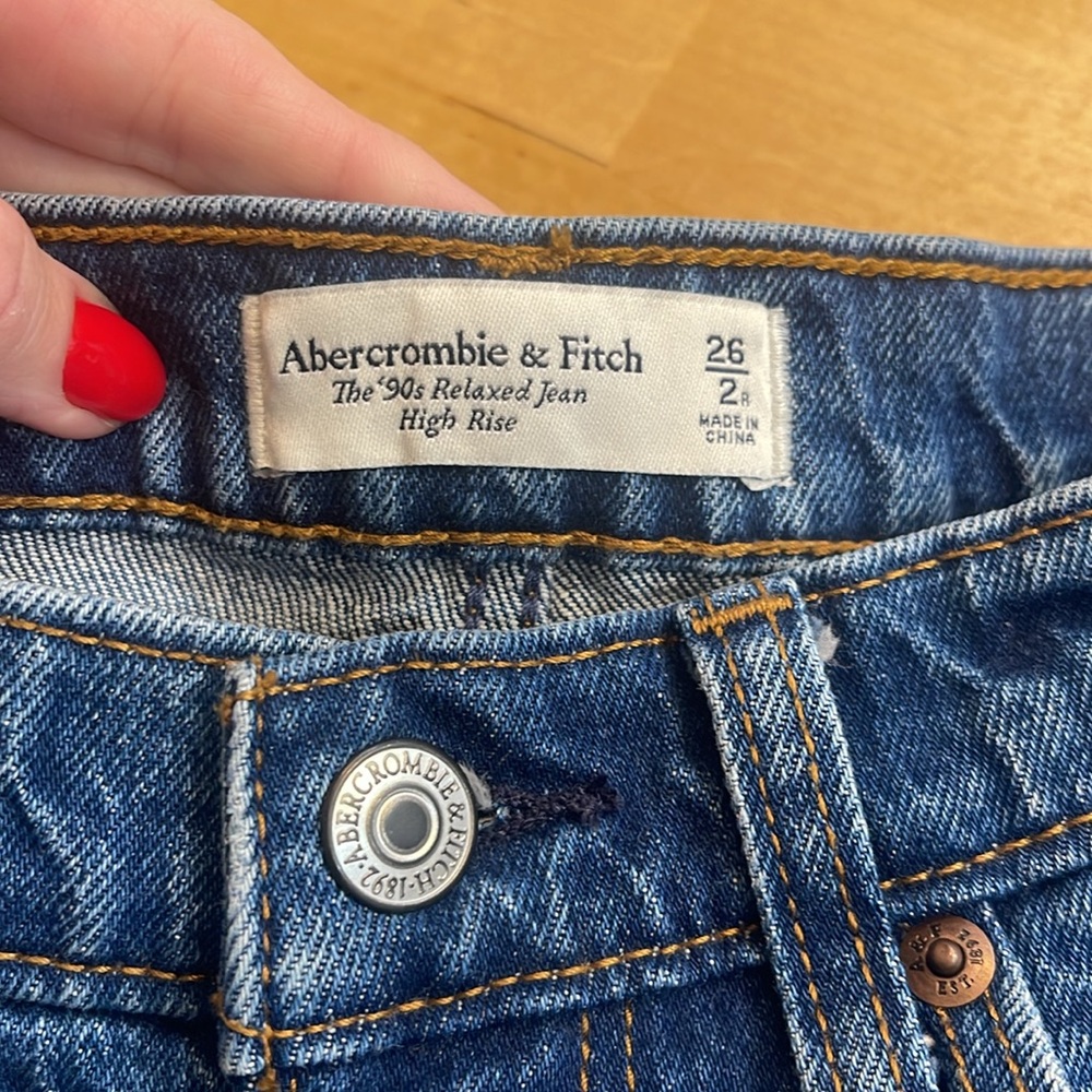 Abercrombie & Fitch 90’s Relaxed High Rise Jeans - Picture 3 of 4